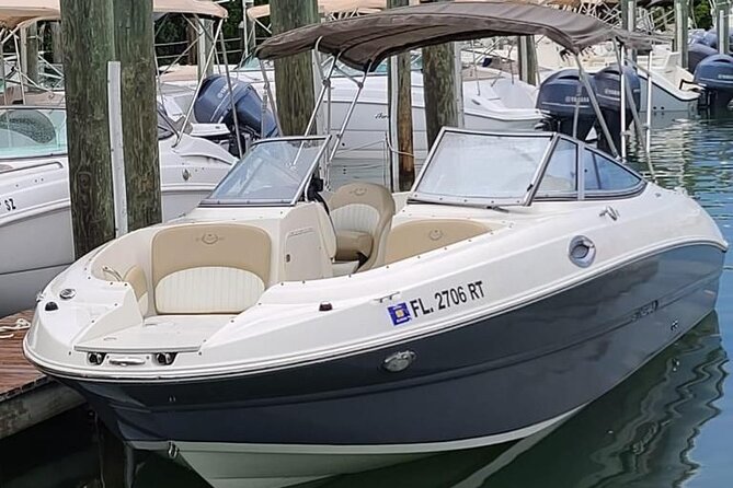 24 Ft Miami Bay: Private Boat, Gas Included , 6 people, Captained - Key highlights at a glance