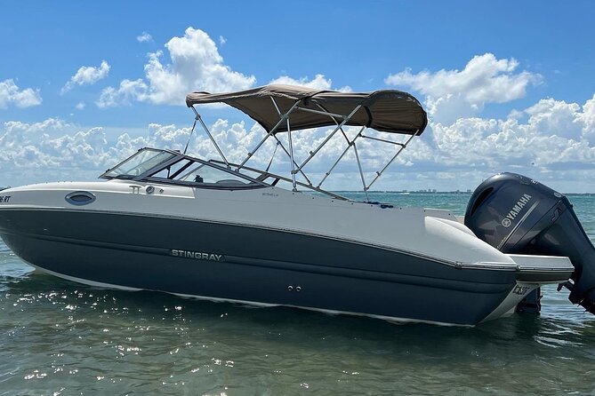 24 Ft Miami Bay: Private Boat, Gas Included , 6 people, Captained - A private Miami Bay boat day that actually feels simple