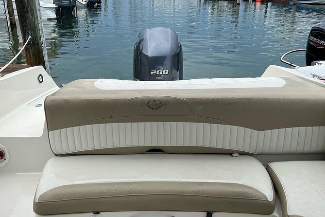 24 Ft Miami Bay: Private Boat, Gas Included , 6 people, Captained - Your captain handles the boat. You handle the day.