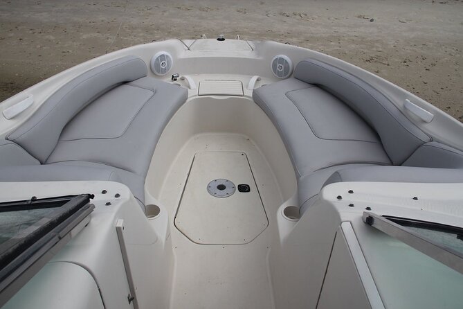 26 Ft Boat, Miami Bay Tour for 2 or 4 hours. 10 people - Your Miami Bay Tour Is Built Like a Choose-Your-Own Cruise