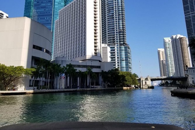 26 Ft Boat, Miami Bay Tour for 2 or 4 hours. 10 people - What’s Included (And What You’ll Want to Bring)