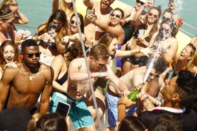 All Inclusive Party Boat Miami - The open bar: “all-inclusive” plus one important expectation check