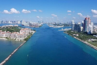 Biscayne Bay and Celebrity Island Homes Boat Tour 90 Minute - 90 Minutes on Biscayne Bay: Short Cruise, Big-View Payoff
