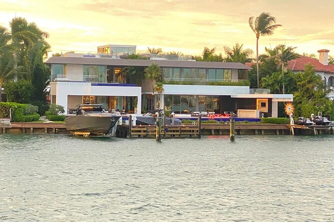 Miami and Bayside 90 min Cruise of Celebrity Islands - From Bayside to celebrity islands in 90 minutes