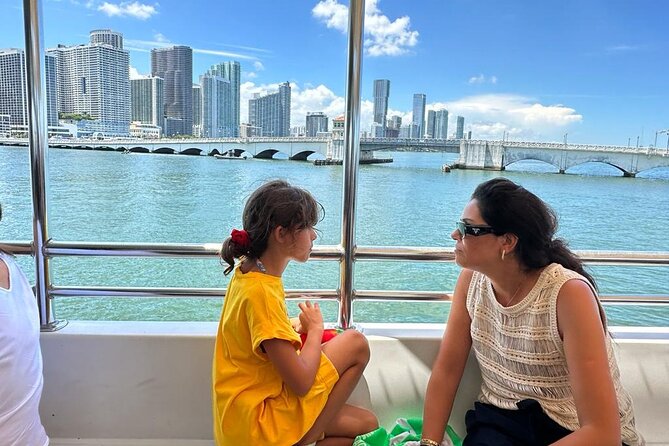 Miami and Bayside 90 min Cruise of Celebrity Islands - Fisher Island and Star Island: what you really see of the rich-and-famous homes