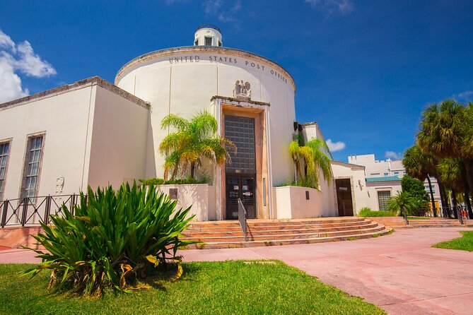 Miami Beach Art Deco & History Bike Tour with Design Enthusiast - Espanola Way and Lincoln Road: design meets everyday Miami