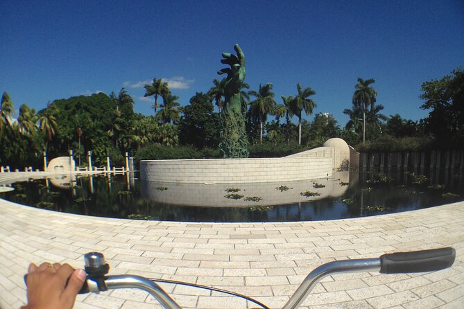 Miami Beach Bike Tour - Lincoln Road and the Holocaust Memorial: Seeing Serious History Without the Maze