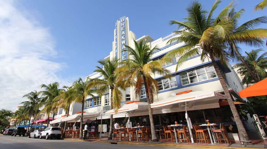 Miami: Bike Rental - Your best way to design the day: Art Deco first, then the water