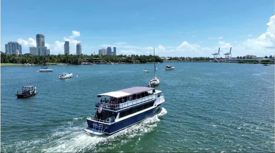 Miami: Biscayne Bay Millionaire's Row Boat Tour - The Boat Itself: Two Levels, Clean Comfort, and a Bar