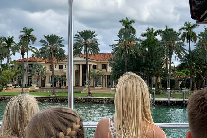 Miami Biscayne Bay rich and famous Sightseeing Boat Tour - Seating and crowd control: how to protect your view