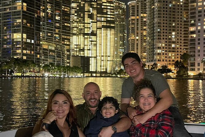 Miami Boat Tour –Day and Night Cruises with Champagne - Who this Miami boat cruise fits best