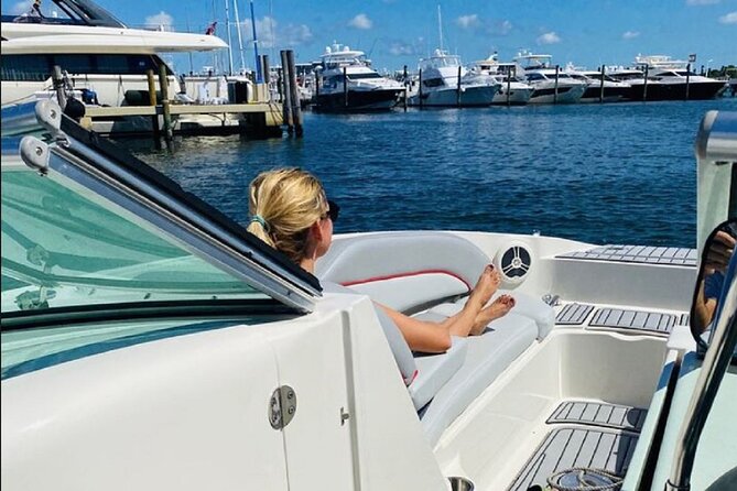 Miami Express Private Boat a 1- Hour Luxury Experience - Your One-Hour Plan: Marina Stories and the Skyline View