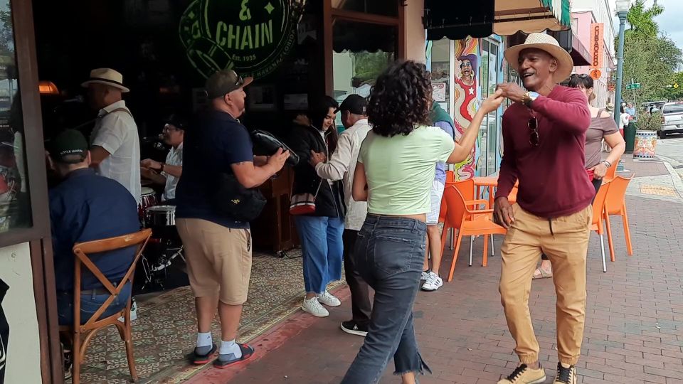 Miami: Little Havana Cuban Food and Culture Walking Tour - Cuban Coffee, Guarapo Juice, and Pastelitos de Guayaba