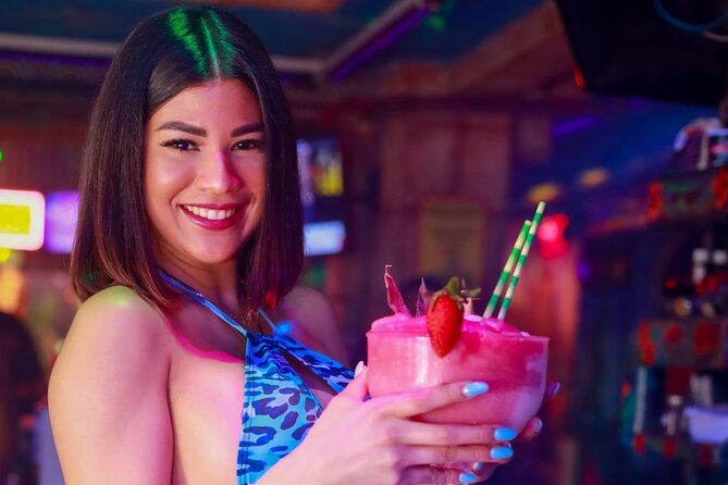 Miami: Mango's Dinner and Show Ticket - Dinner and tropical-fusion dishes: where the night can win or wobble