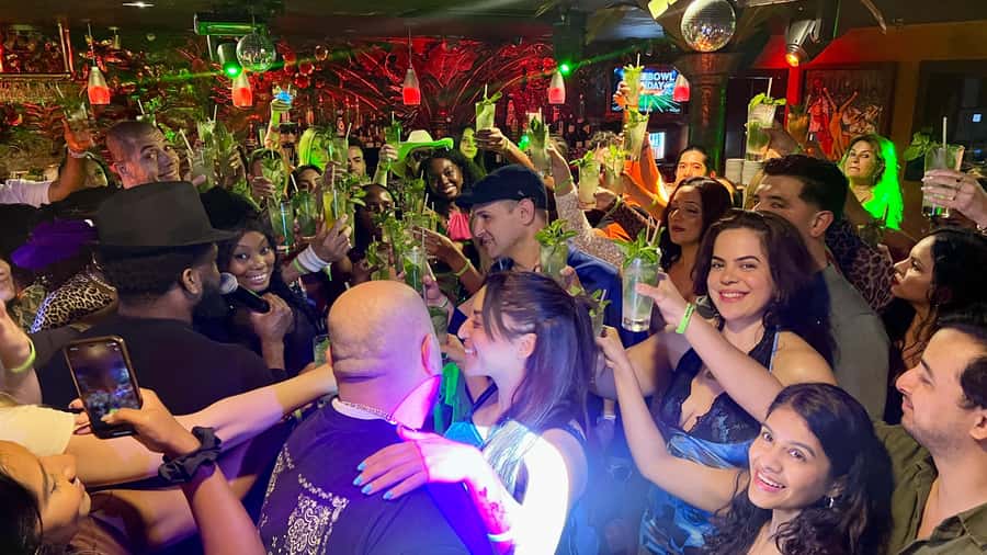 Miami Salsa Party: Lessons, Mojitos, Appetizers & Live Music - Inside Mango’s Miami: the flow from lessons to nightclub
