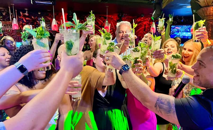 Miami Salsa Party: Lessons, Mojitos, Appetizers & Live Music - Dinner timing and your table: why the 7:00 PM start helps