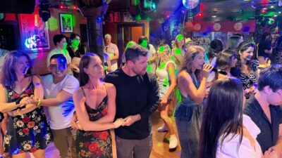 Miami Salsa Party: Lessons, Mojitos, Appetizers & Live Music - The lesson set: beginner bachata at 8:00 and salsa at 9:20