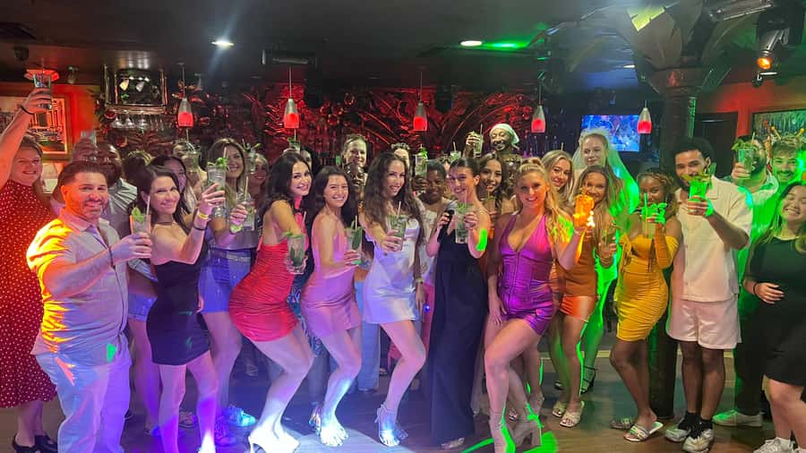 Miami Salsa Party: Lessons, Mojitos, Appetizers & Live Music - Mojitos and Latin-Caribbean bites: what you get at 9:00 PM