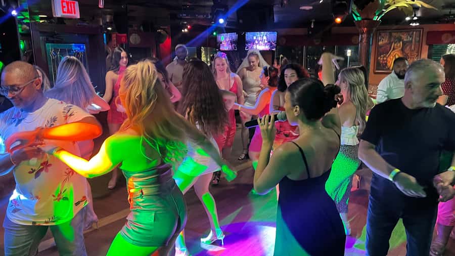 Miami Salsa Party: Lessons, Mojitos, Appetizers & Live Music - Tips to get more fun out of your night