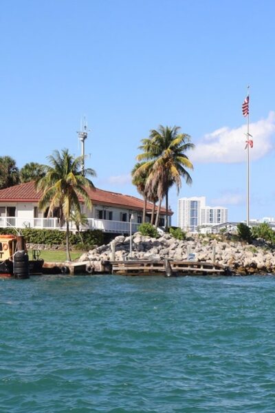 Miami Skyline Cruise of Millionaire Homes - Finding the Water Taxi Dock at Bayside Marketplace (Don’t Overthink It)