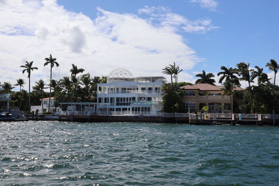 Miami Skyline Cruise of Millionaire Homes - The Route You’ll See: Downtown Skyline to Star Island, Then South Beach