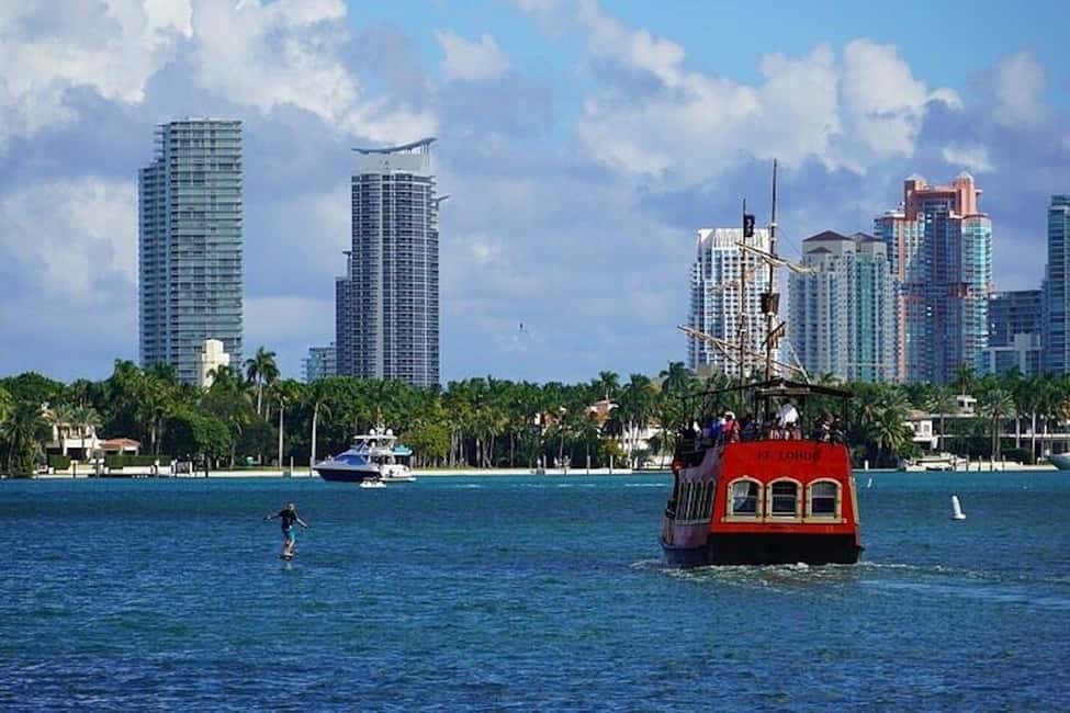 Miami: Skyline & Millionaire's Homes Pirate Boat Cruise - Crew, service, and photos: where the experience gets personal