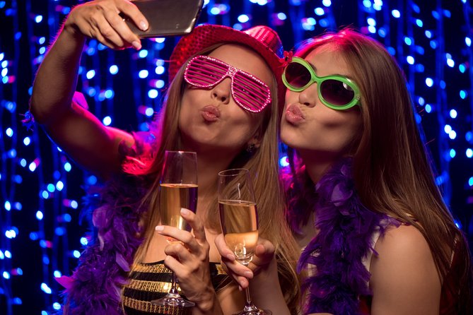 Miami Skyline Views and Biscayne Bay Cruise - Champagne and drinks: what the upgrade changes