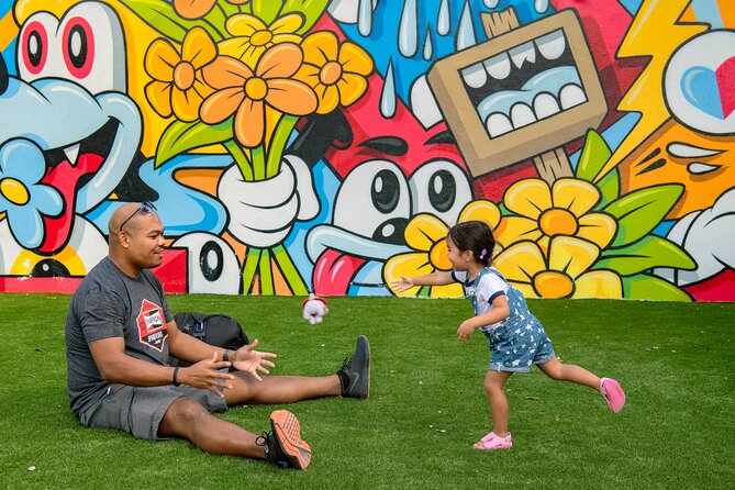Miami: Wynwood Walls “Inside the Walls” Official Tour - Pacing, group size, and hearing the guide in hot weather
