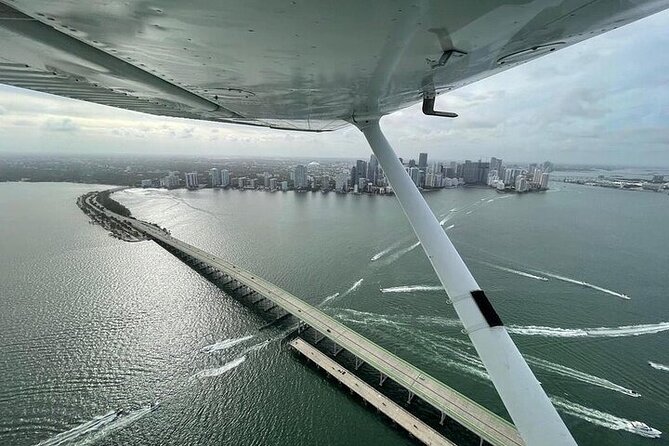 Private 60 Minute Romantic Air Tour with Champagne in Miami - Biscayne Bay, Key Biscayne, and the Downtown Skyline Moment