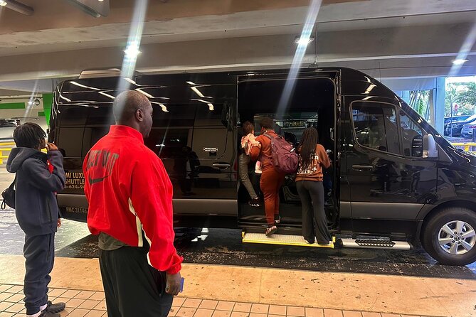 VAN Mia Airport or Hotels to Miami Port or Hotels Up to 14pax - What Drivers Are Like on the Ground