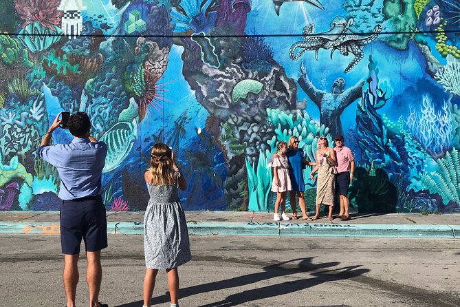 Wynwood Street Art Tour - The Wynwood Building: zebra stripes and a quick start